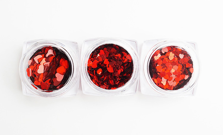 nailart_allthatnail_2otherartgoods_trendredheartglitter_01.jpg