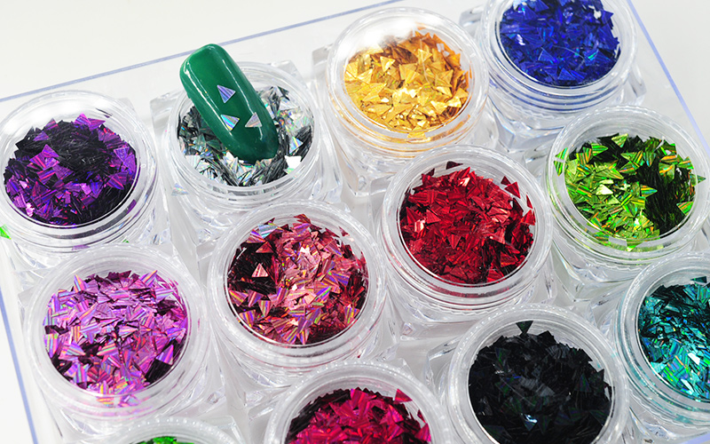feat-triangle-glitter3.jpg