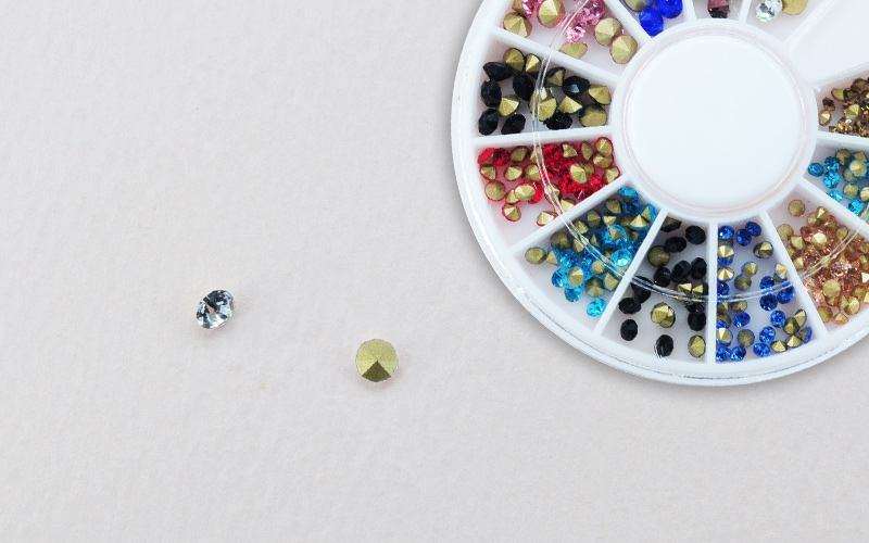 feat-v-cut-rhinestone-set4.jpg