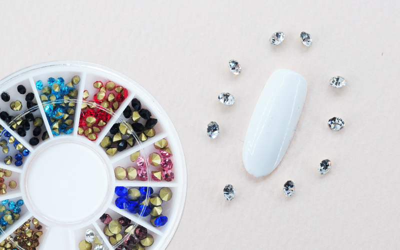 feat-v-cut-rhinestone-set3.jpg