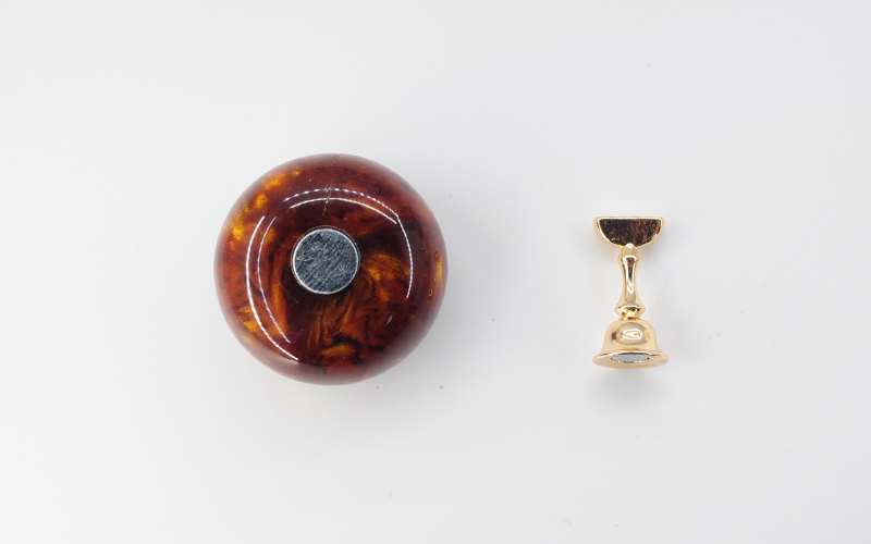 feat-round-tip-stand5.jpg