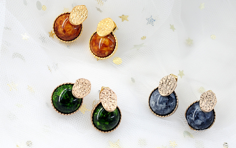 stone-earing1.jpg