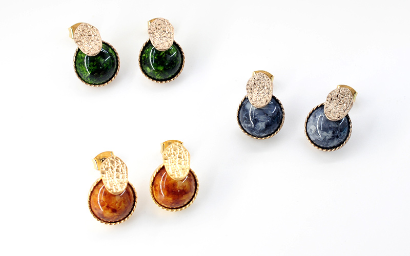 stone-earing4.jpg