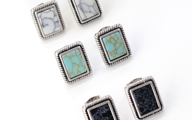 stone-earing2-1.jpg