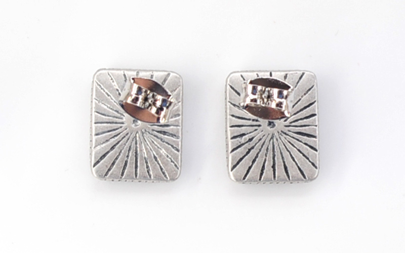 stone-earing-back2.jpg