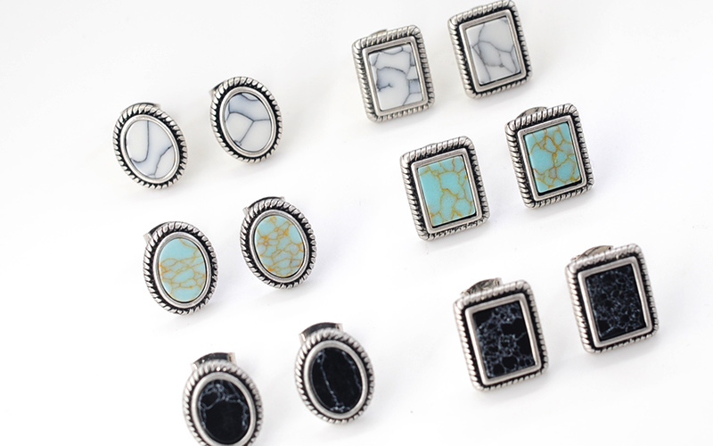 stone-earing2.jpg